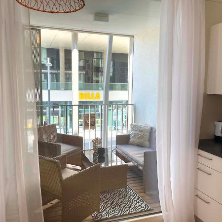 Urban Oasis: Stylische Wohnung Виена Екстериор снимка