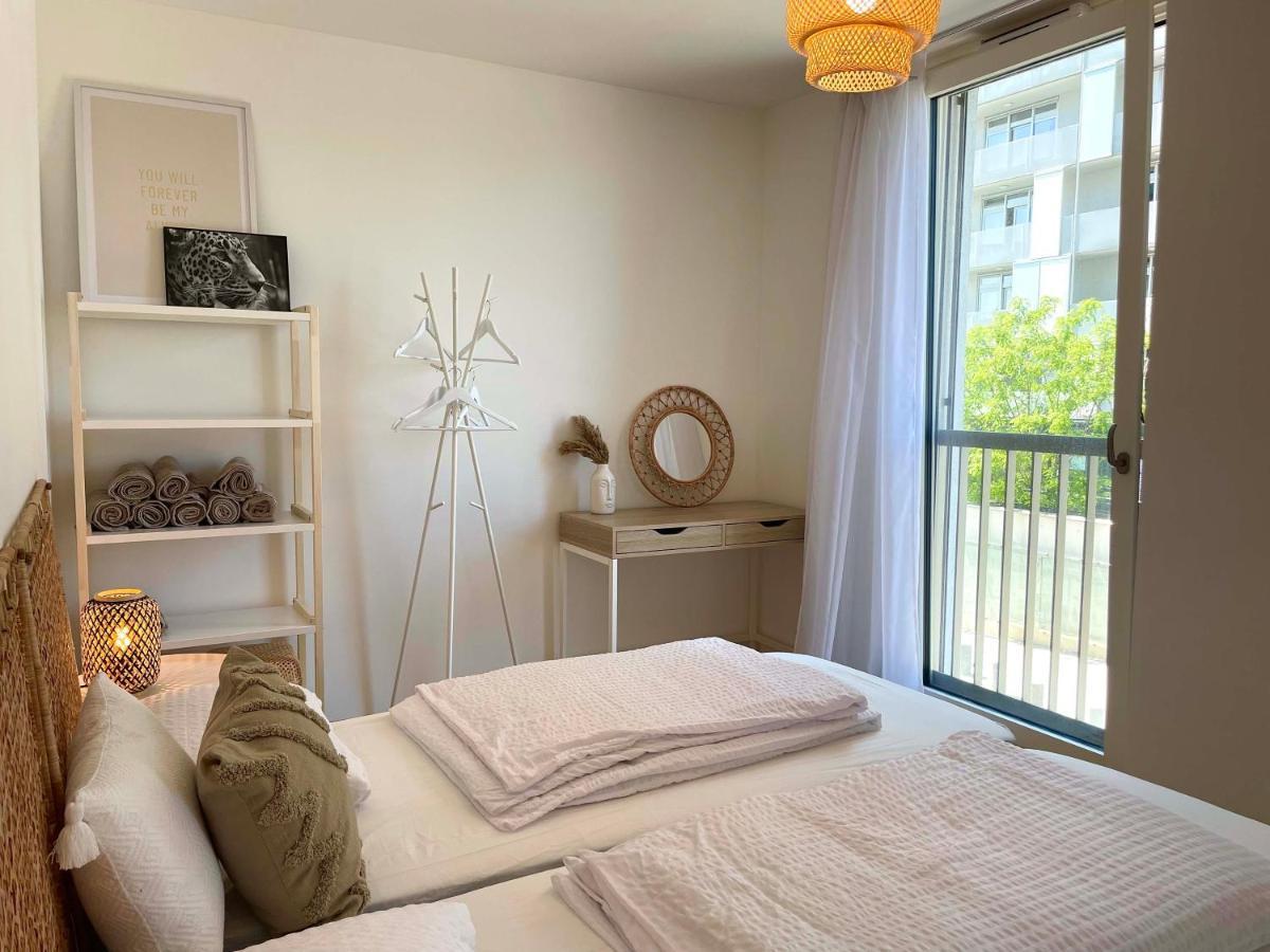 Urban Oasis: Stylische Wohnung Виена Екстериор снимка